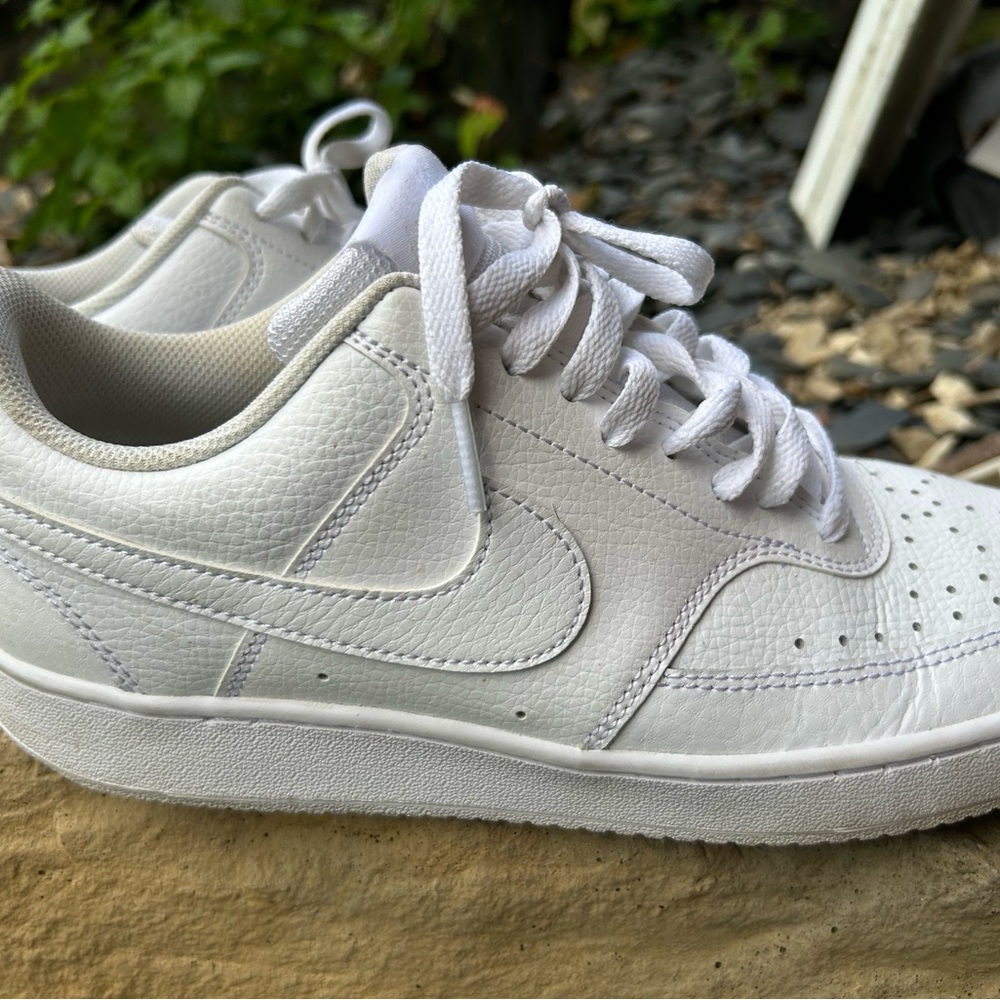 White womens Nike shoes